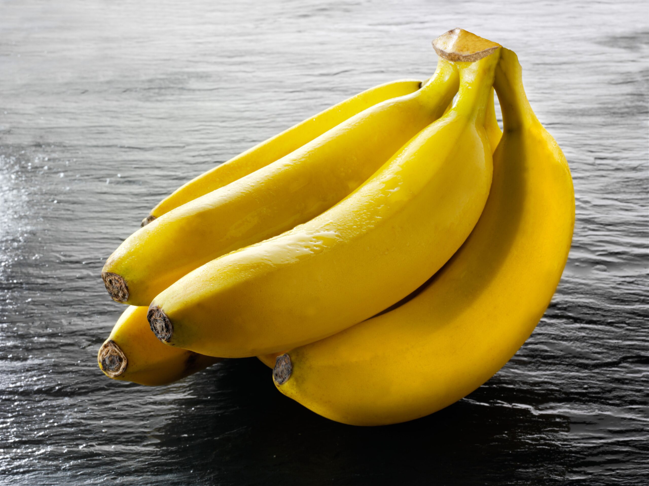 5 (1) Fresh Bananas - Image 1